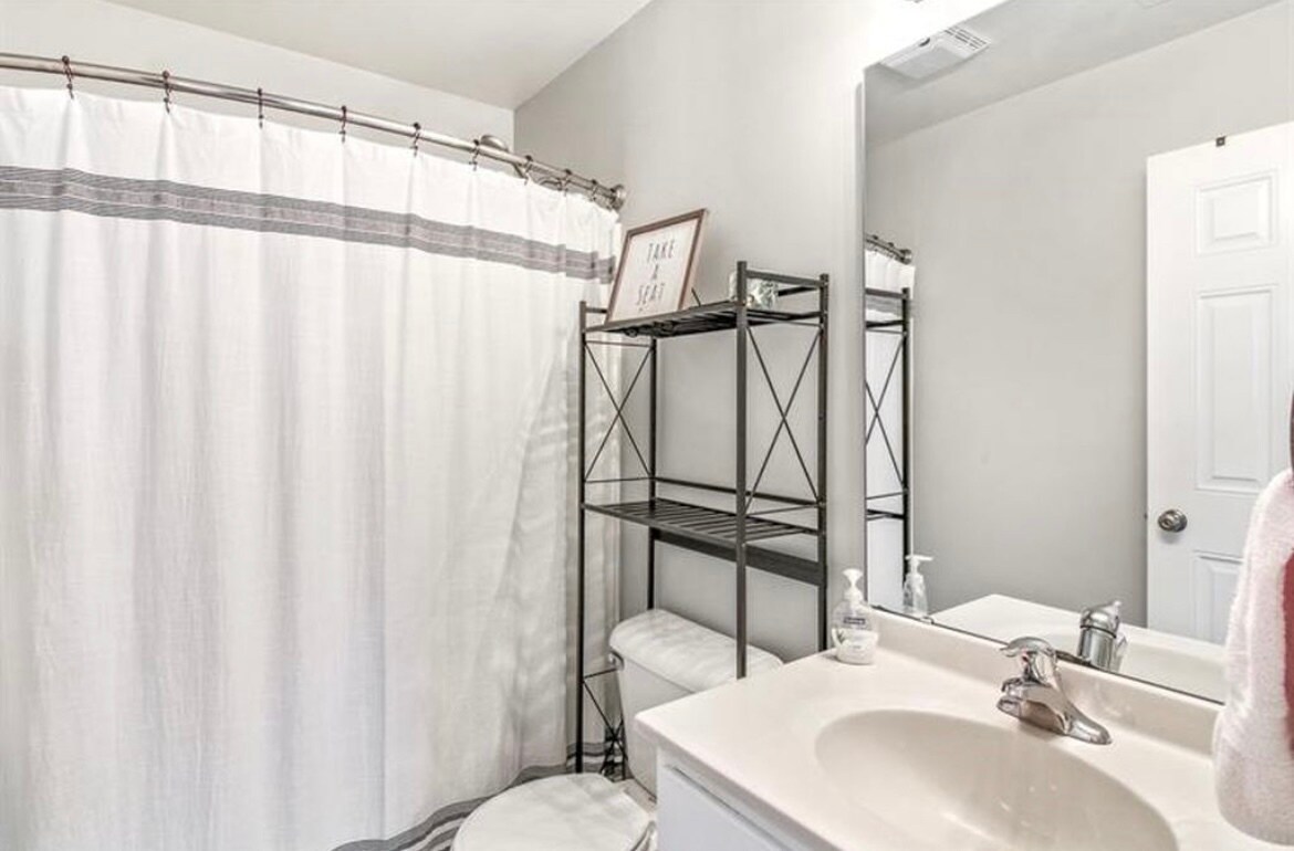 Building Photo - 263 Bent Grass Cir