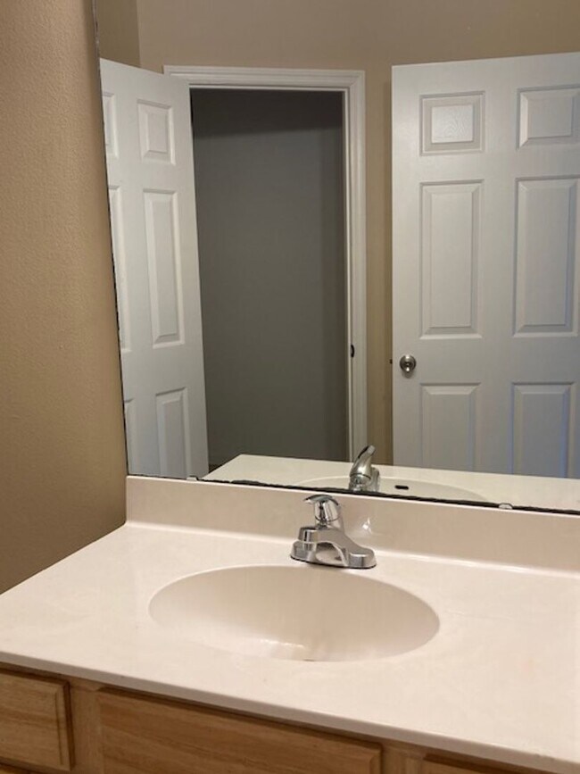 Building Photo - 35 Brunswick Ln