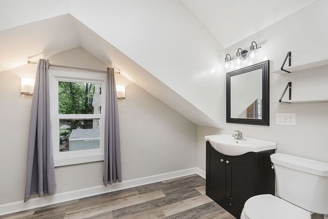 Building Photo - Charming, Fully Updated Broad Ripple Gem!