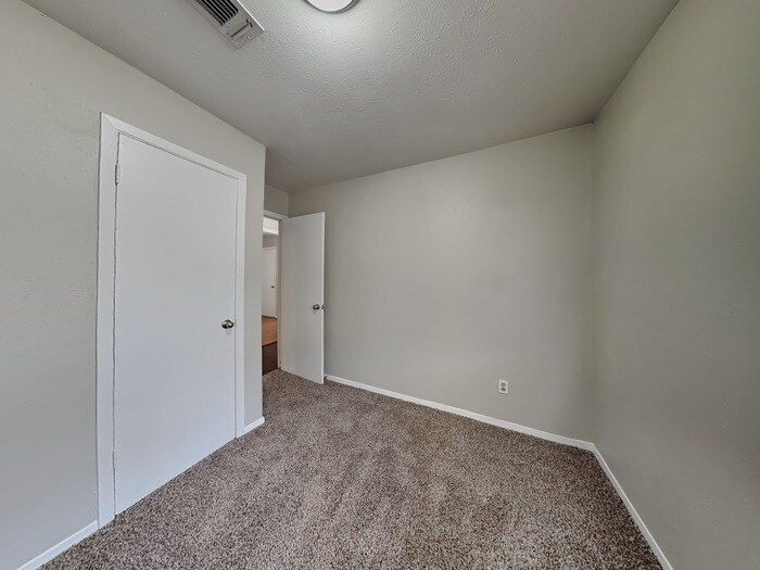 Building Photo - 1303 Carla Ave