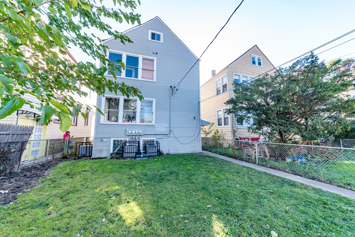 Building Photo - 5344 W Eddy St