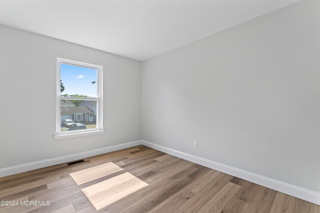 Building Photo - 12 Sextant Dr