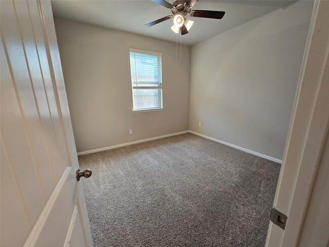 Building Photo - 511 Yellow Bullhead Ct