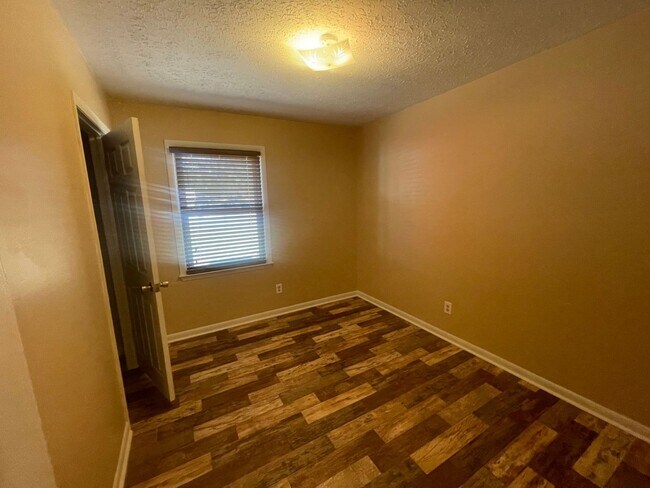 Building Photo - 917 Johnson St