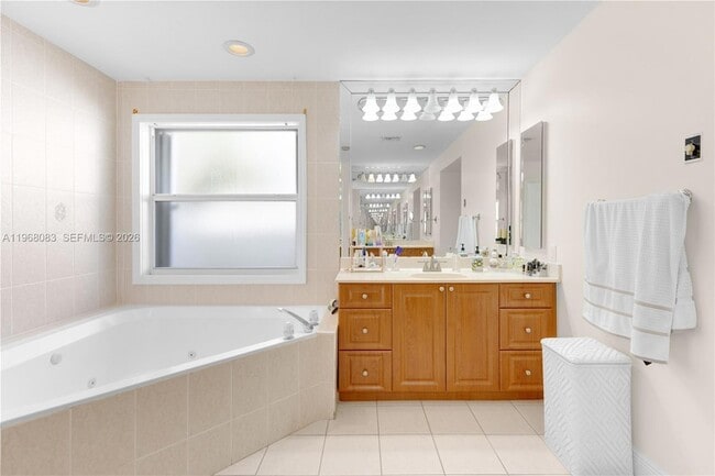 Building Photo - 5253 NW 94th Doral Pl