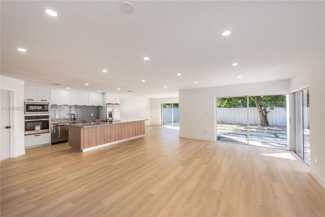 Building Photo - 13912 SW 103rd Ln