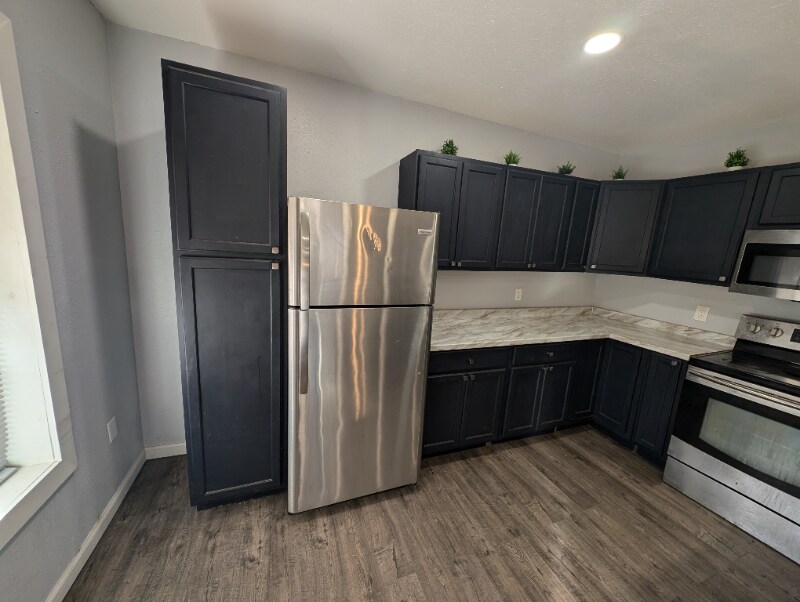 Building Photo - 406 Goliad St