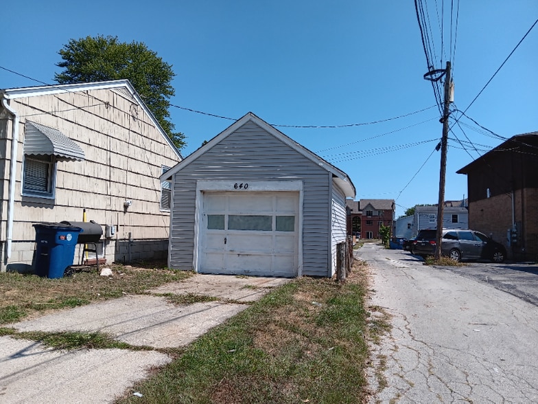 Building Photo - 640 N Summit St