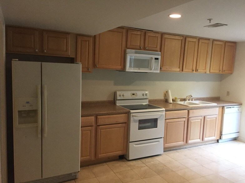 Kitchen 2 - 4300 Stablemere Ct