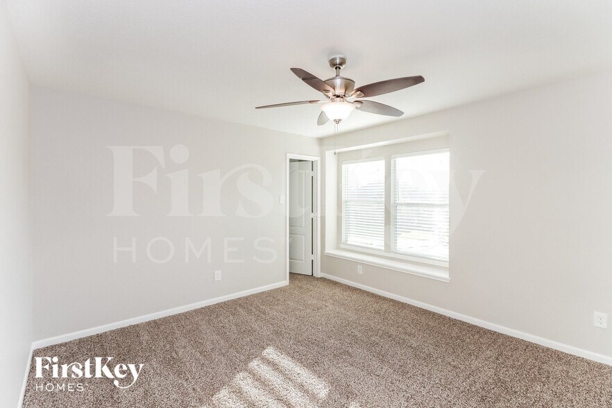 Building Photo - 16302 Stable Manor Ln