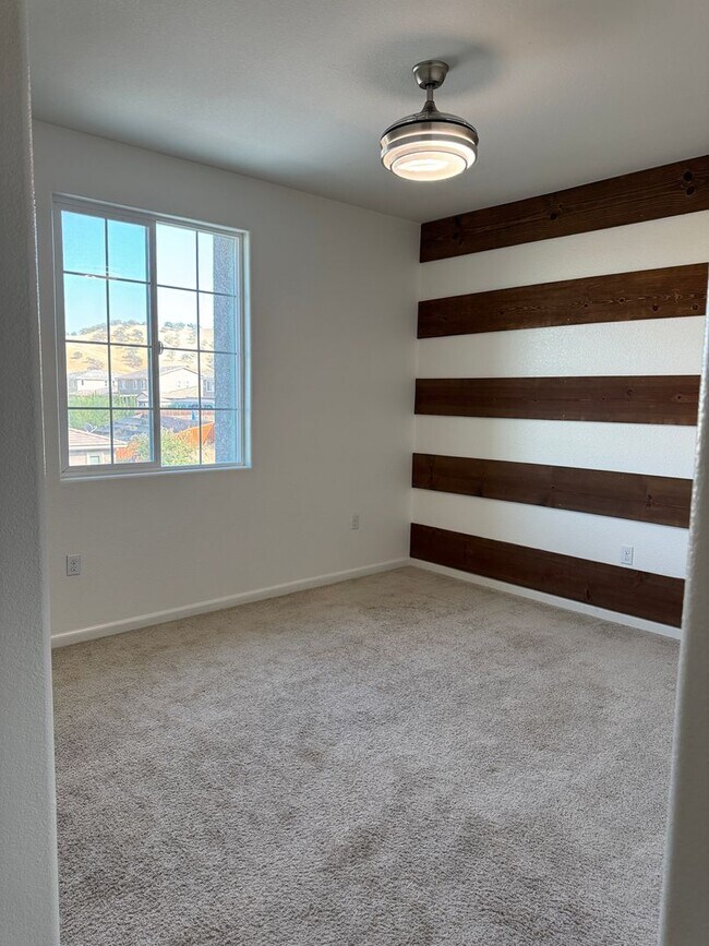 Building Photo - NOW AVAILABLE!! BEAUTIFUL HOME IN GATED COMMUNITY OF PATTERSON