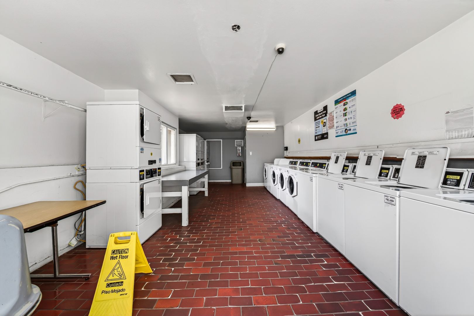 Building Photo - 1250 S Brookhurst St