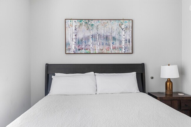 Building Photo - 325 W 34th St.