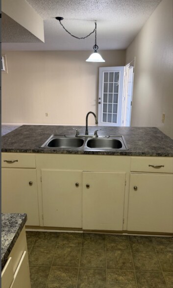 Building Photo - 901 Raguet St