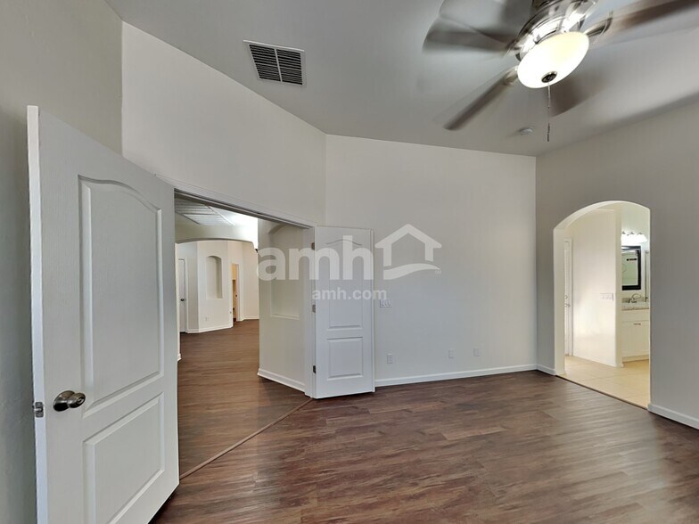 Building Photo - 10706 S Distillery Canyon Spring Dr