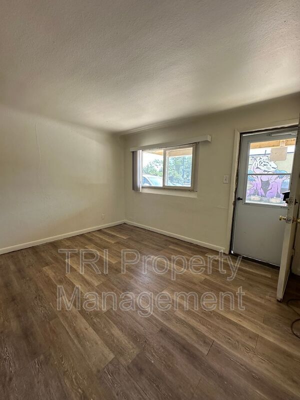 Building Photo - 816 22nd St