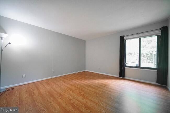 Building Photo - 10106 Campus Way S