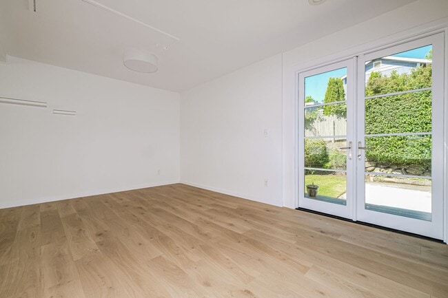 Building Photo - Warm and Welcoming 3 Bedroom in Prime Seattle Location