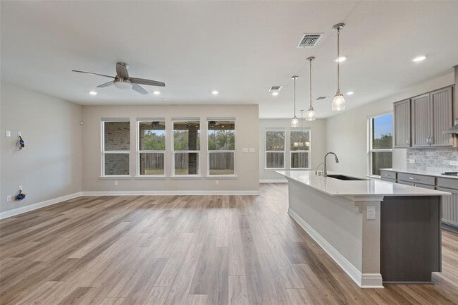Building Photo - 1709 Stinnett Dr