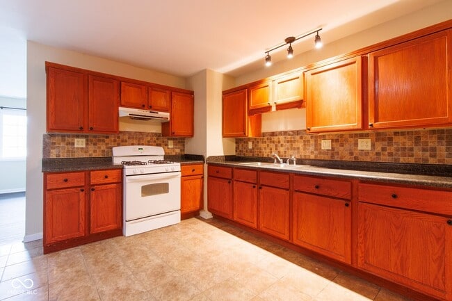 Building Photo - 4929 Katherine Dr