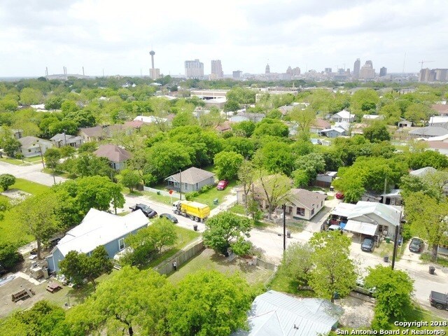 Building Photo - 622 Muncey-