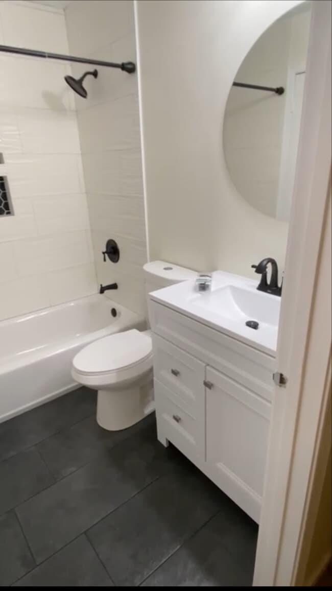 Building Photo - 8903 Rosewood Way