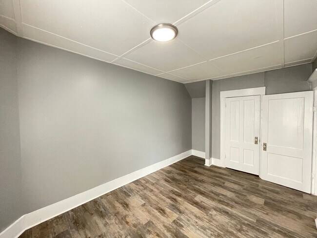 Building Photo - 421 Spruce St