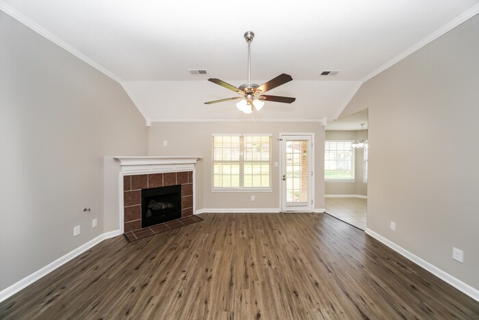 Building Photo - 4188 Ravenwood Dr N