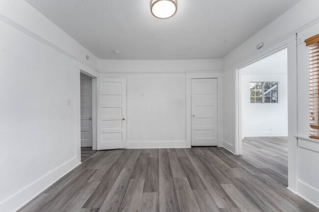 Building Photo - 2022 W 31st St