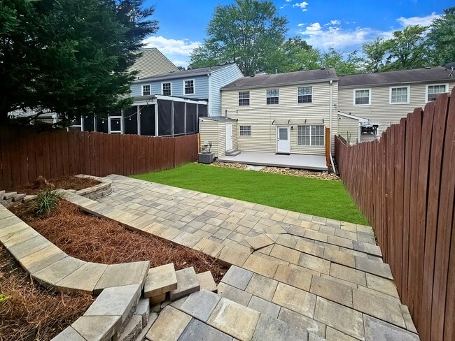 Building Photo - COMING SOON: Beautifully Updated 2/2.5 Townhome Near Truist Park