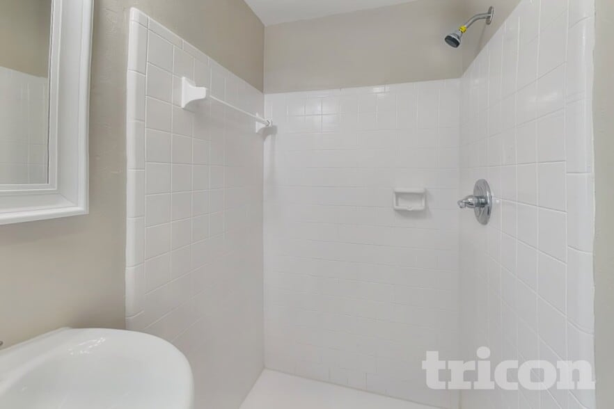 Building Photo - 7330 Cass Cir