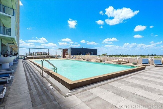 Building Photo - 2000 Metropica Wy