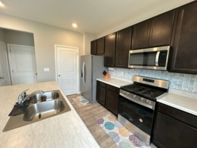 Building Photo - 1663 Fairmount Dr