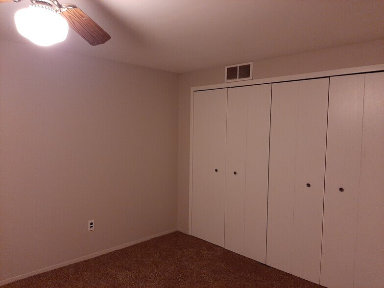 Building Photo - 38177 Jamestown Dr