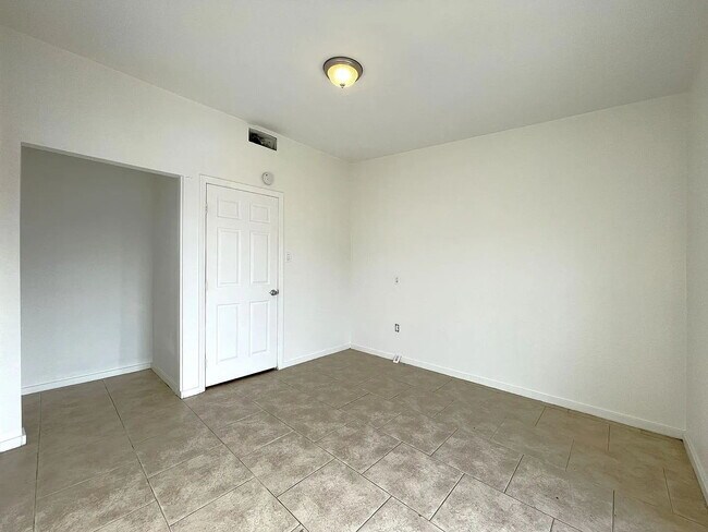 Building Photo - "Charming 3-Bed Oasis in Desert Hot Spring...