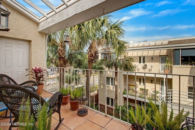 Building Photo - 2912 St Johns Ave