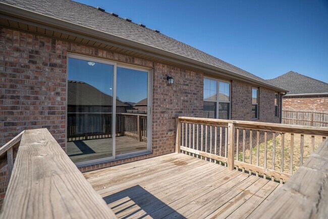 Building Photo - Stunning 3 bedroom, 2 bathroom Home available in Prairie Grove!