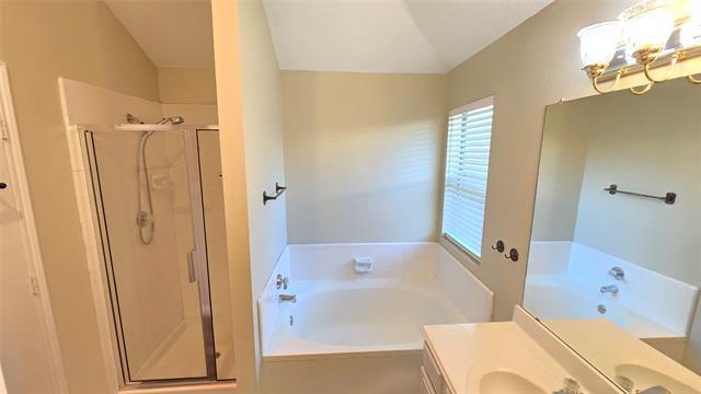 Building Photo - 5205 Wedgewood Dr