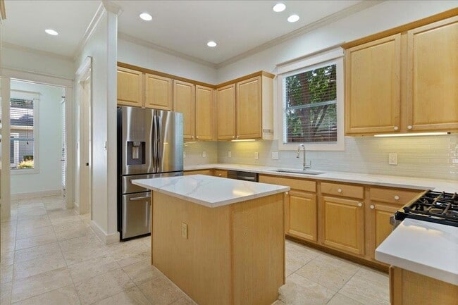 Building Photo - 5603 William Holland Ave