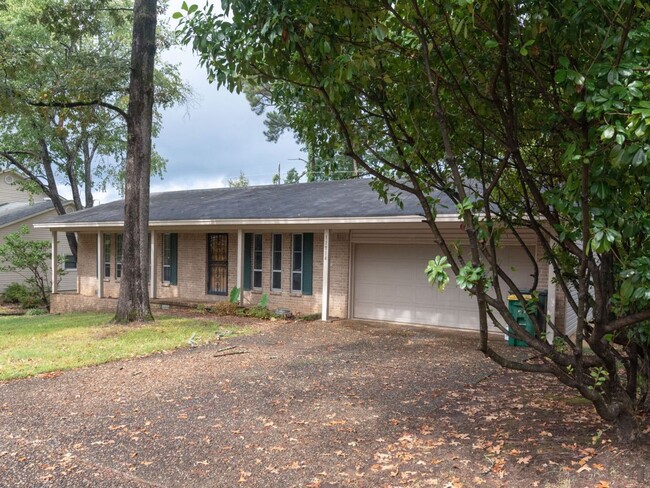 Building Photo - 11814 Ashwood Dr
