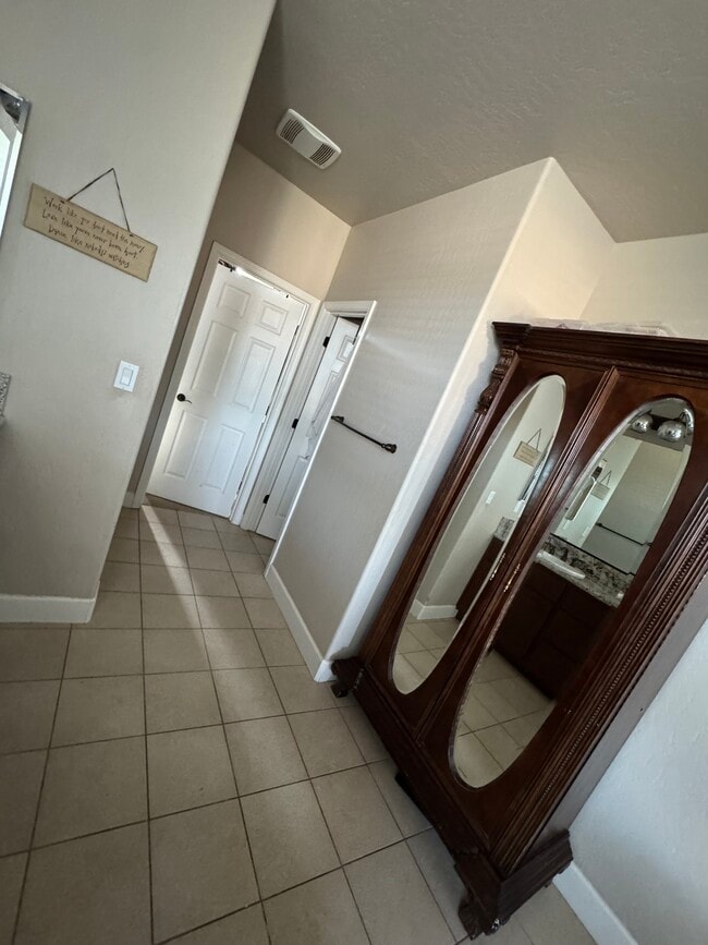 Building Photo - 3212 N Glacier Way