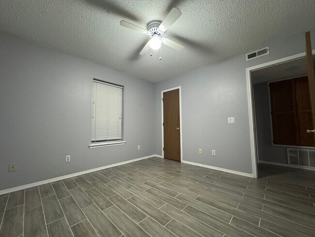 Building Photo - ***303 Southland Street***