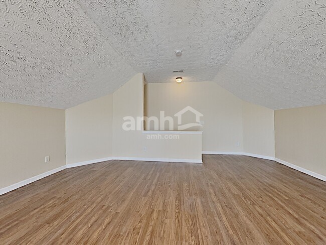 Building Photo - 1002 Mallory Ln