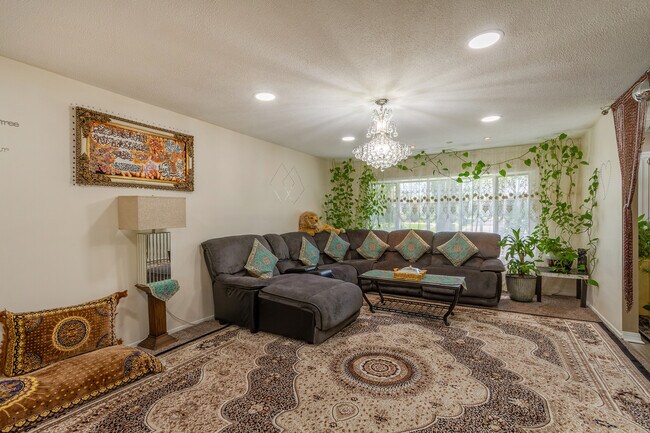 Building Photo - 1126 Tiverton Ct