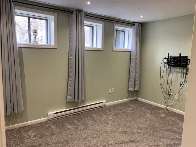 Building Photo - 1098 Stafford St