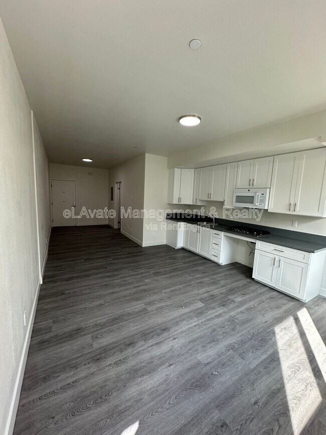 Building Photo - 226 W 87th St