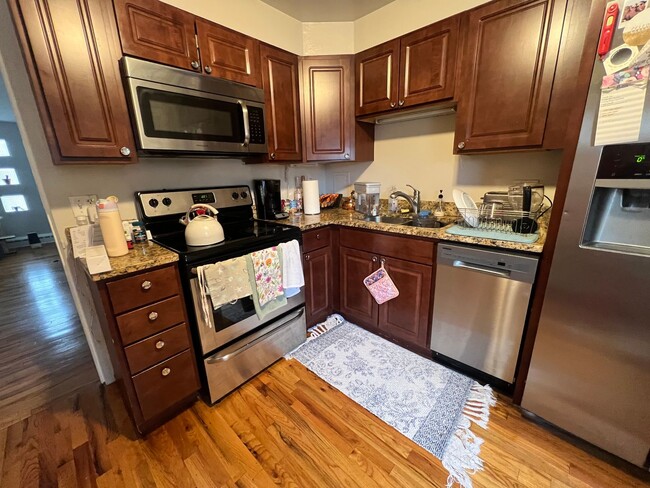 Building Photo - Ravenswood Renovated 1 Bedroom