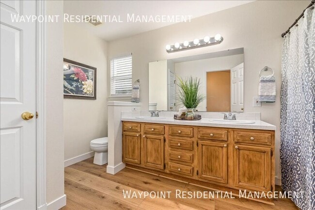 Building Photo - 1095 N Marsh Hawk Pl