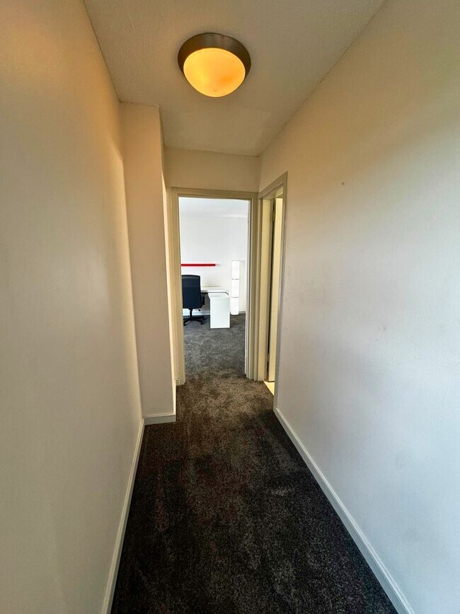 Building Photo - Welcome to Takoma Overlook! Furnished 1br 1ba condo