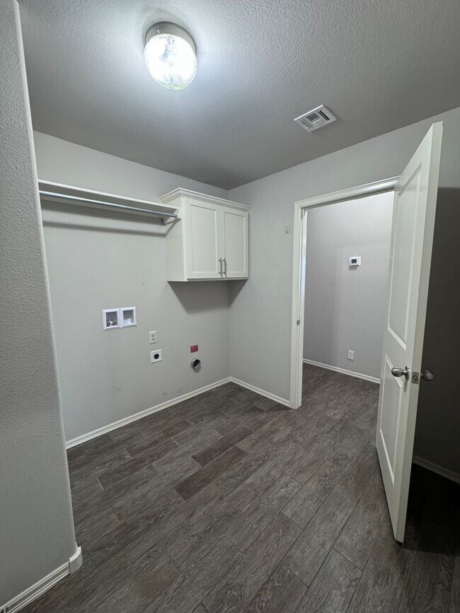 Building Photo - Lovely Southern Reserve 3 Bed 2 Bath - Jen...